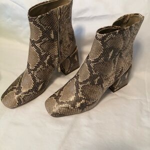 Sam Edelman Daruby Ankle Bootie
